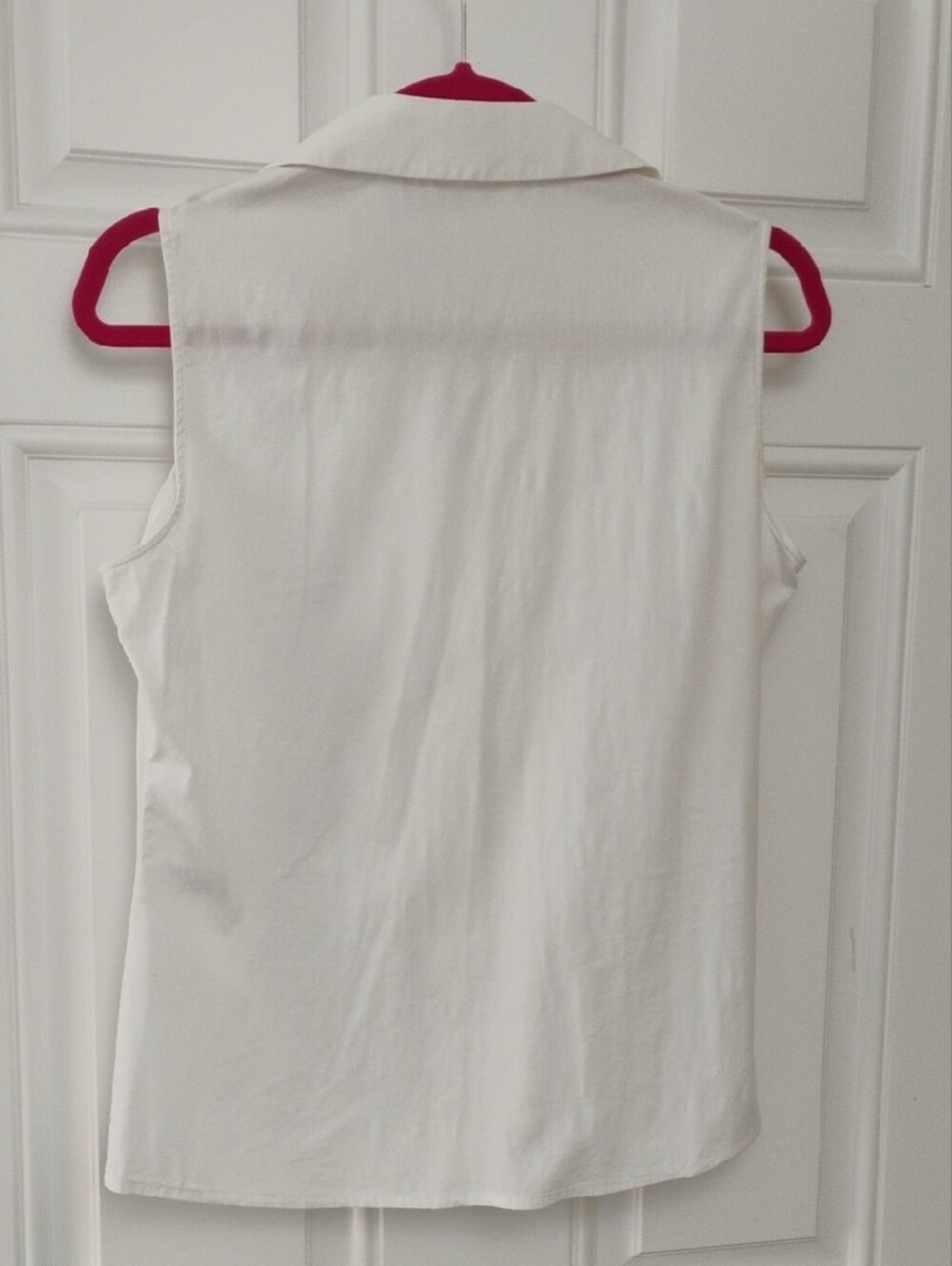 T Tahari White Sleeveless Ruffle Front Blouse - Picture 2 of 6